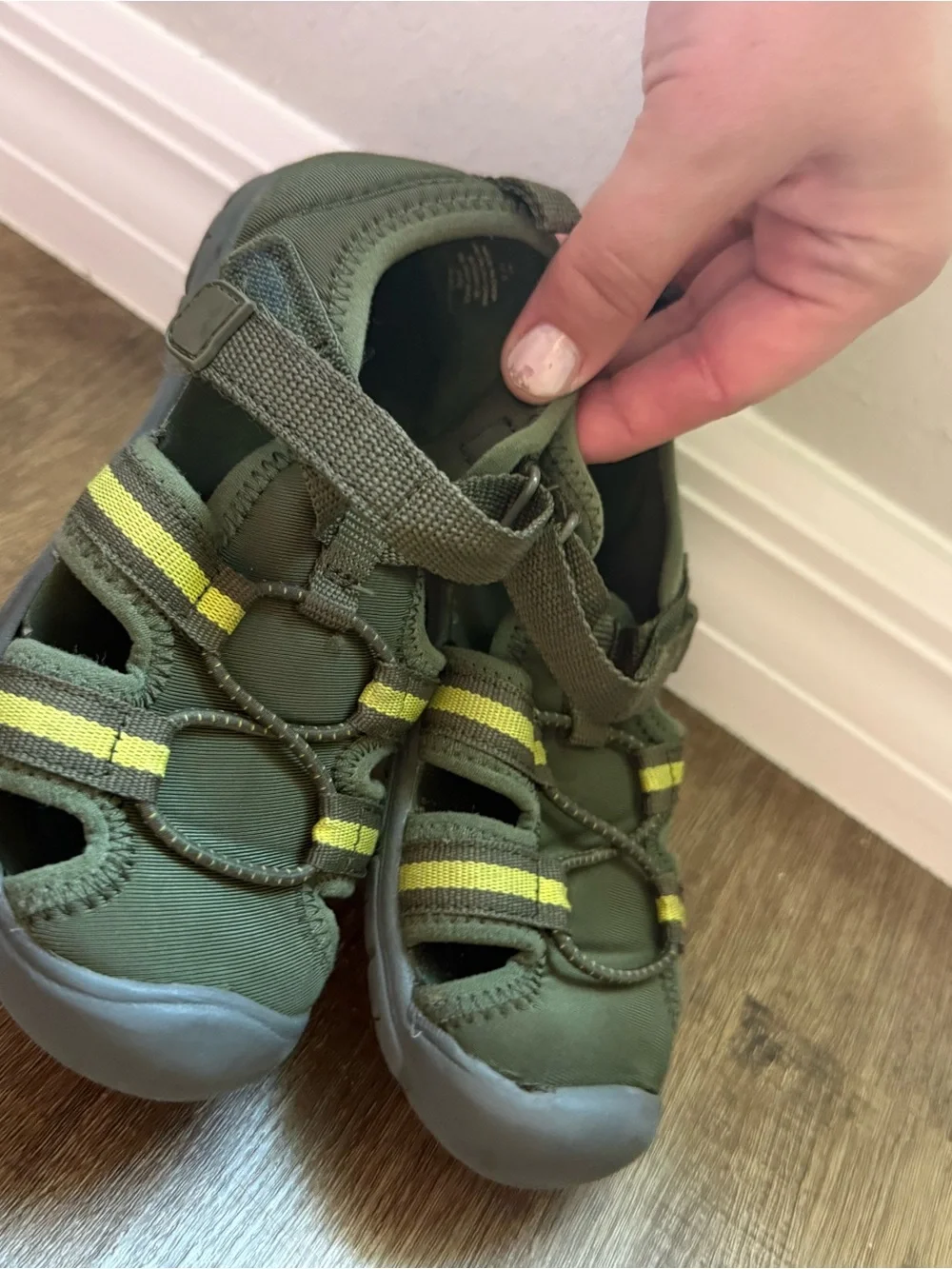Old Navy Kids' Olive Green water shoes